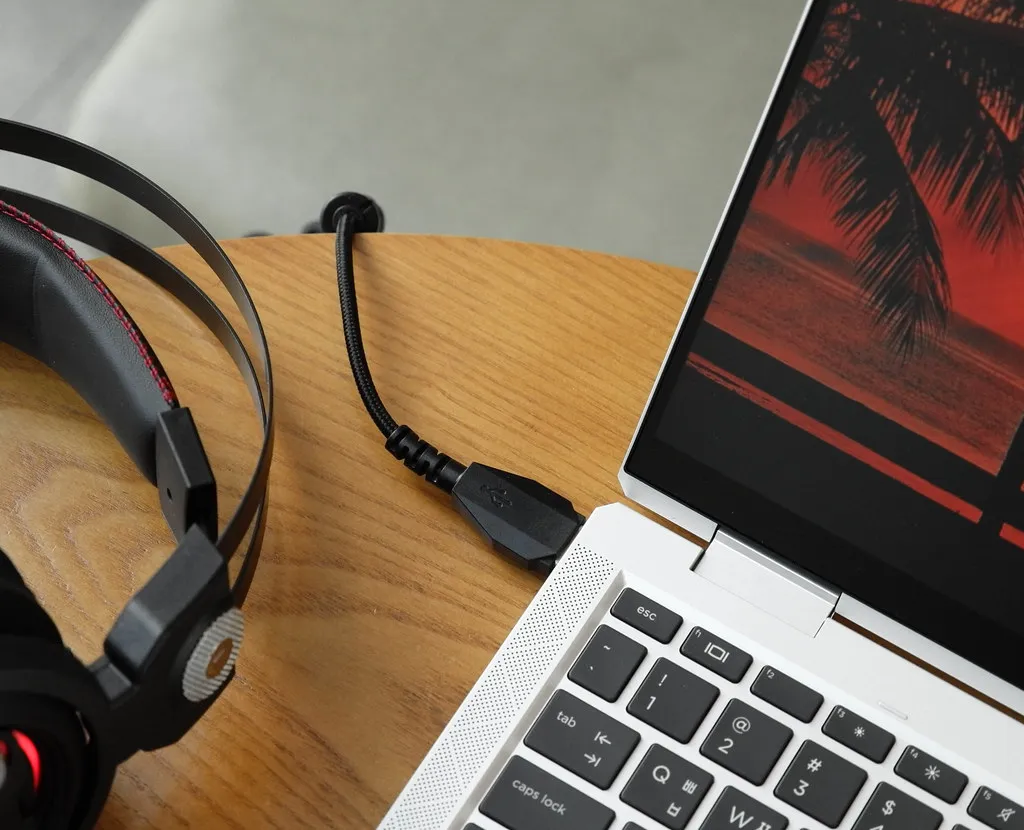 Logitech G733 Lightspeed — Trắng